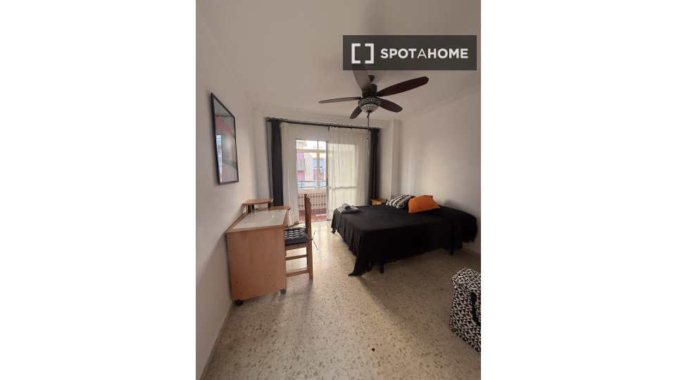 Double room Malaga, 5 beds, 140m² — photo 10