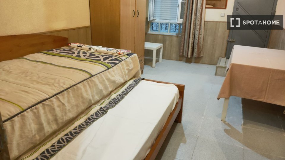 Double room Madrid, 2 beds — photo 4
