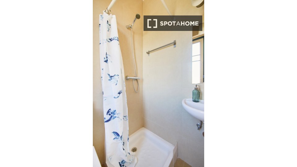 Double room Lisbon, 6 beds — photo 19
