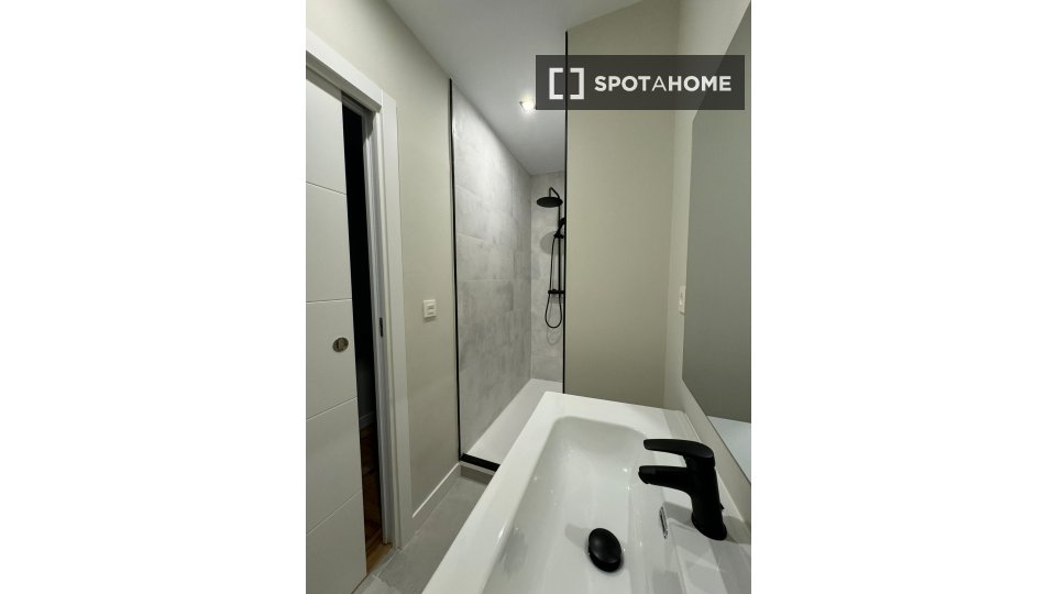 Double room Madrid, 8 beds, 139m² — photo 19