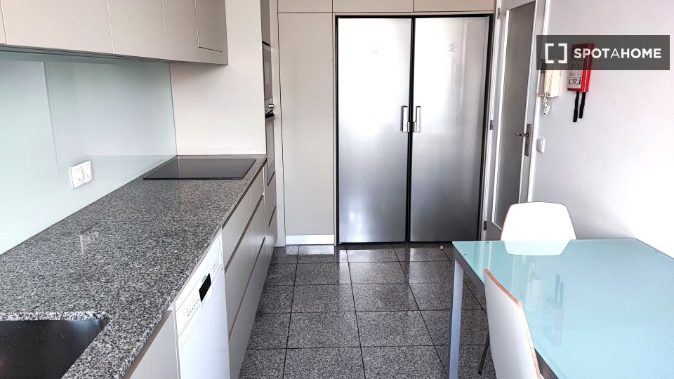 Apartment Porto, 4 beds, 165m² — photo 13