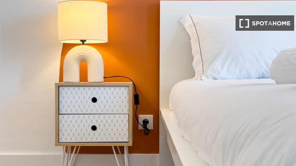 Double room Lisbon, 6 beds — photo 40