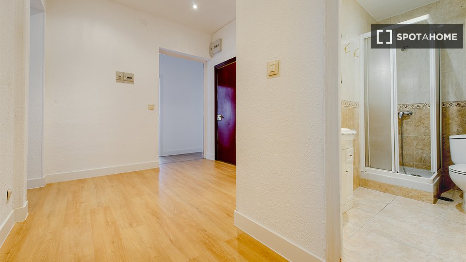 Double room Madrid, 8 beds, 200m² — photo 1