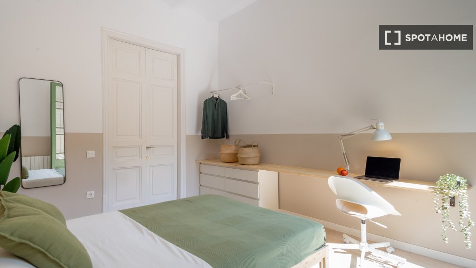 Double room Barcelona, 4 beds, 90m² — photo 9