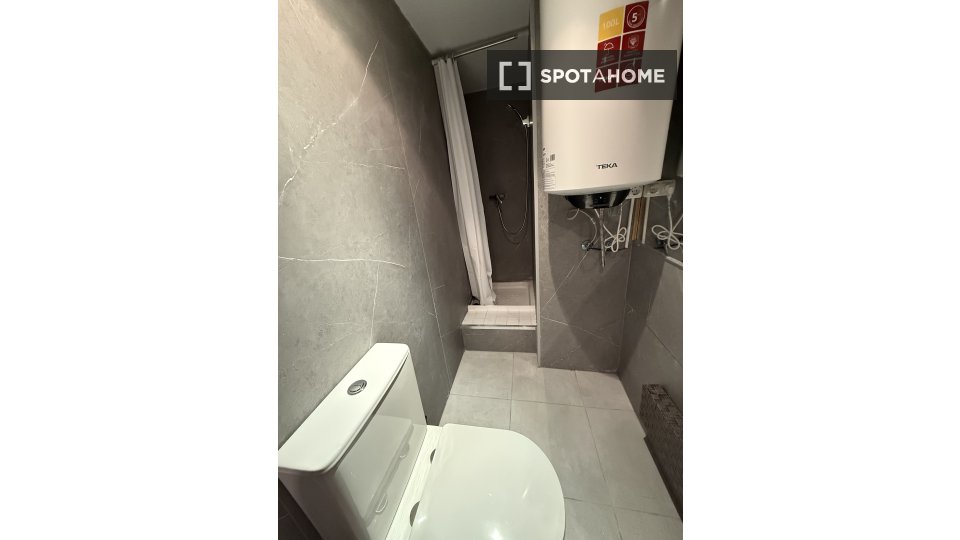 Double room Madrid, 6 beds — photo 1