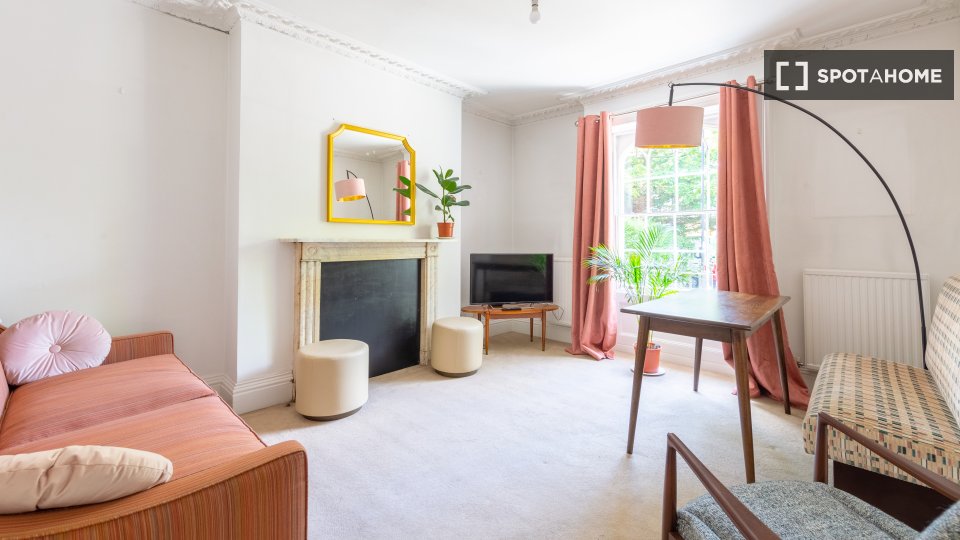 Apartment London, 2 beds, 65m² — photo 1