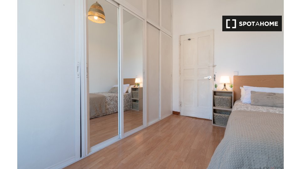 Double room Madrid, 5 beds — photo 4