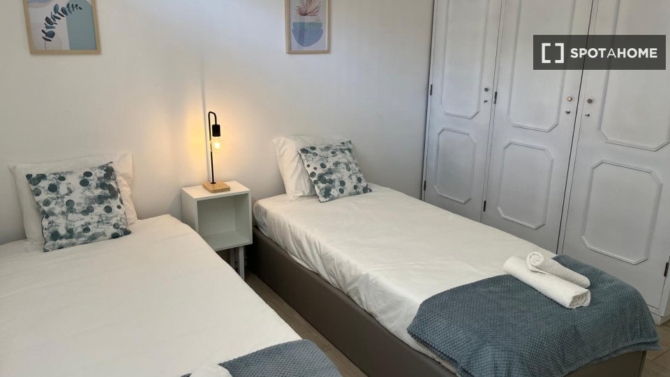 Double room Porto, 3 beds, 85m² — photo 3