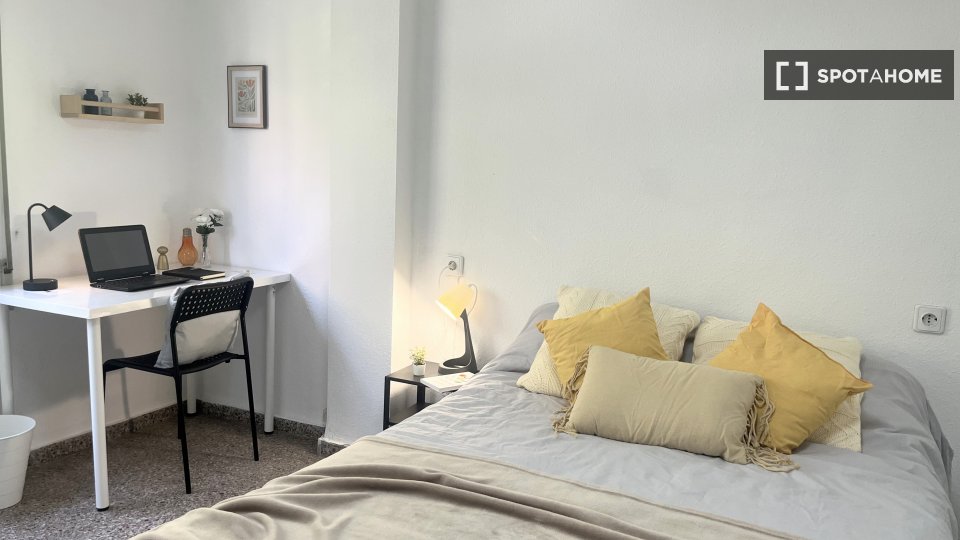 Double room Valencia, 4 beds, 100m² — photo 3