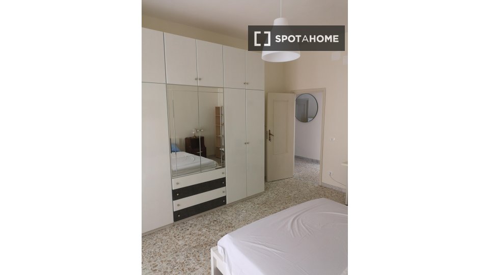 Double room Naples, 3 beds — photo 8