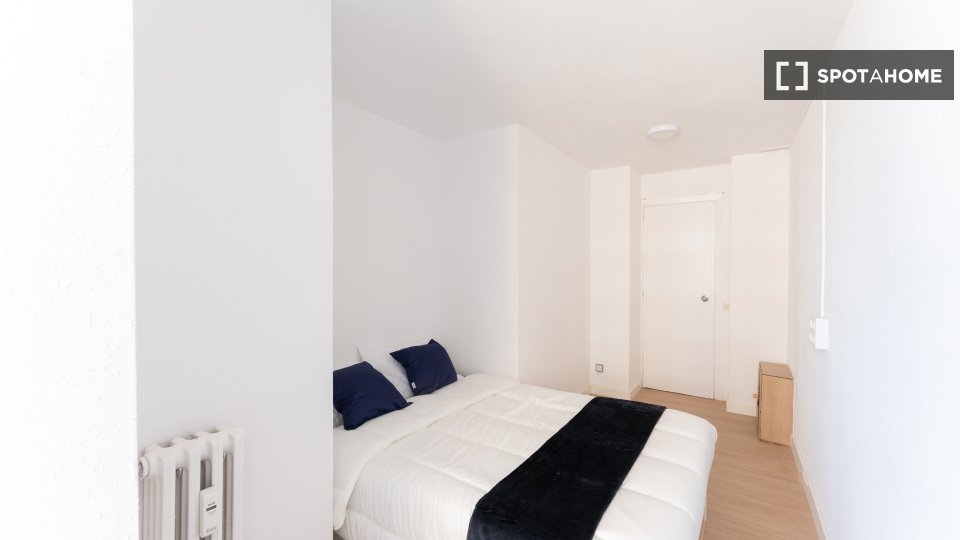 Double room Madrid, 6 beds — photo 13