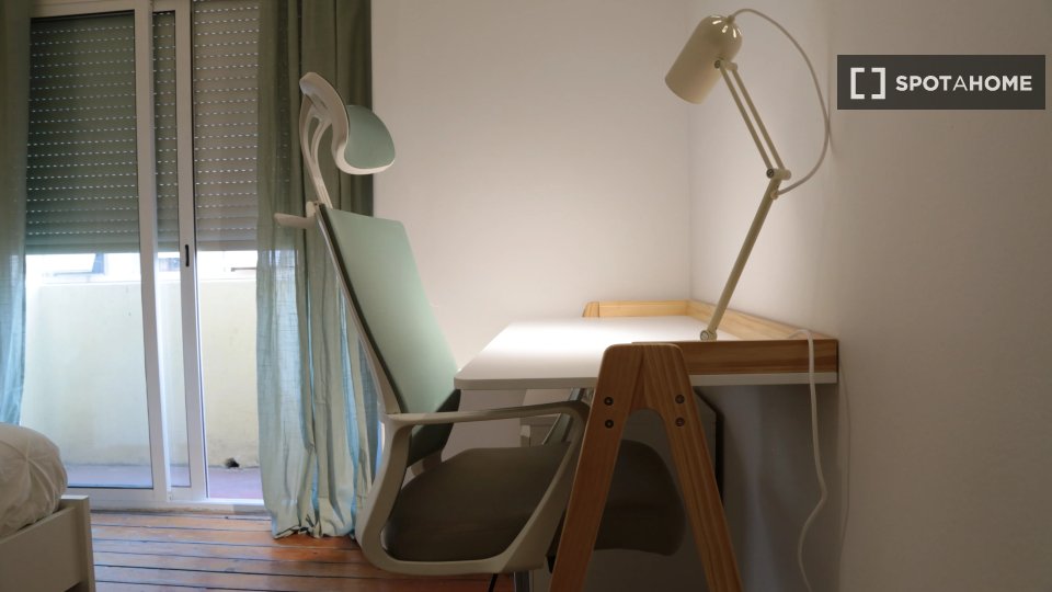 Double room Lisbon, 4 beds — photo 12