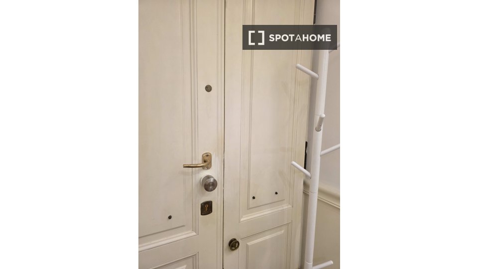 Double room Rome, 4 beds, 102m² — photo 18
