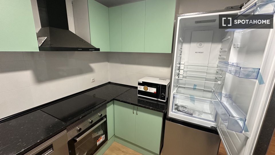 Double room Madrid, 5 beds, 110m² — photo 8
