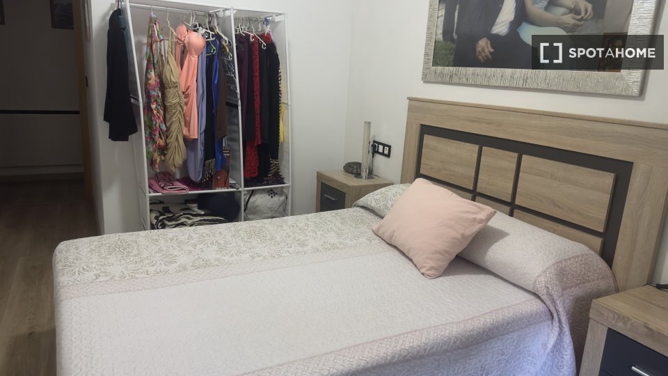 Double room Valencia, 2 beds, 100m² — photo 5