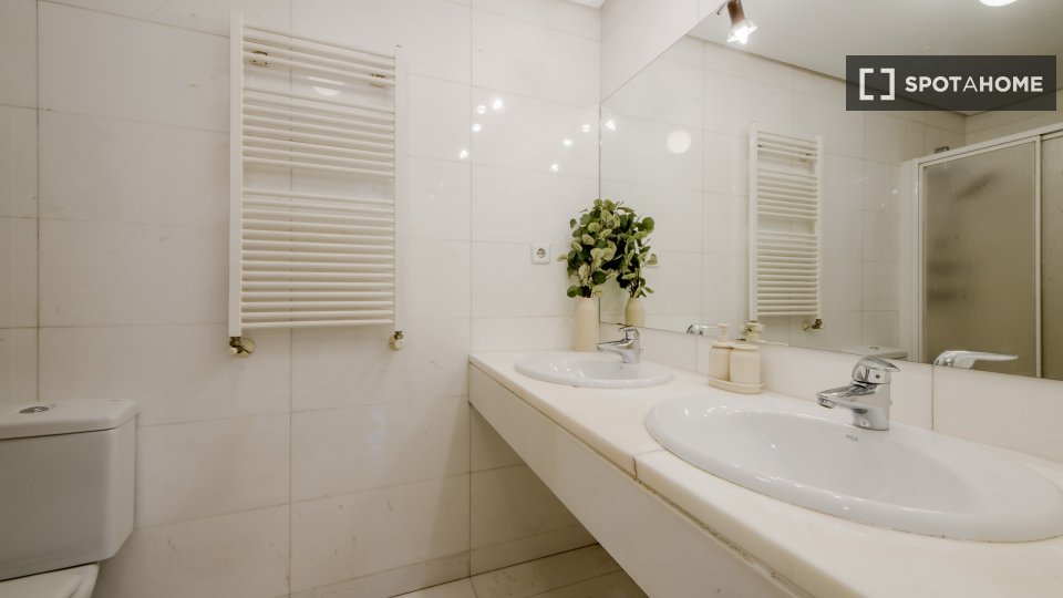 Double room Madrid, 8 beds — photo 11