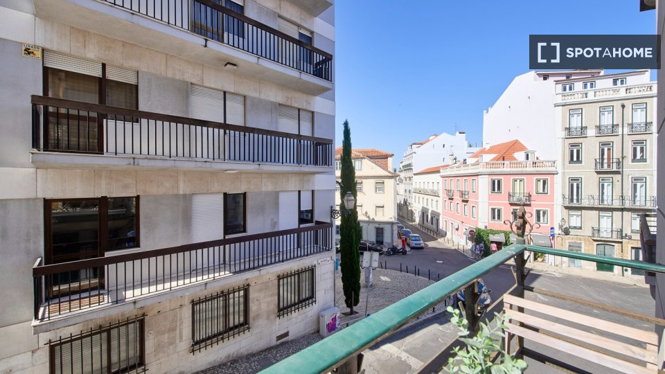 Double room Lisbon, 4 beds — photo 44