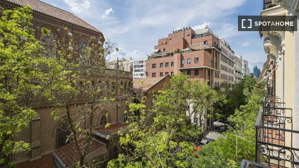 Double room Madrid, 8 beds — photo 48