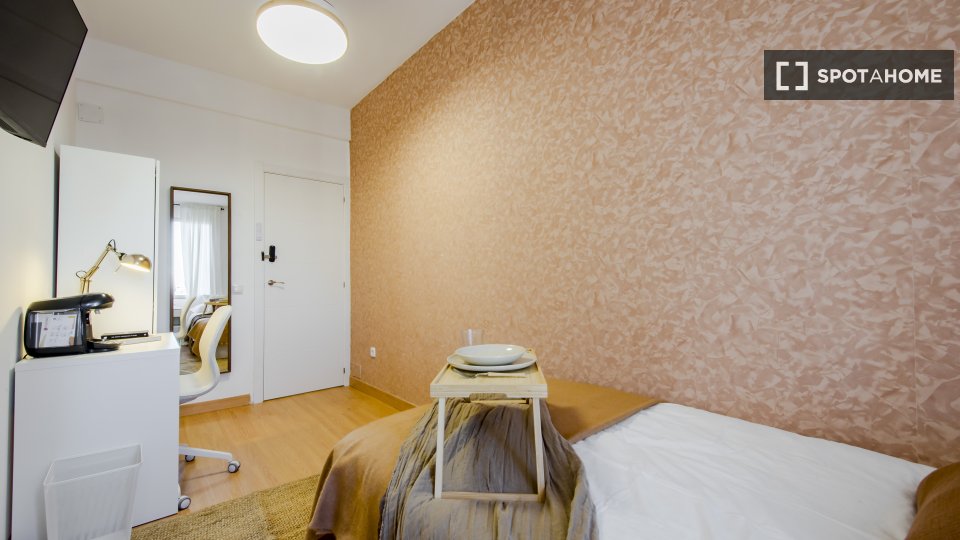 Double room Madrid, 6 beds, 120m² — photo 11