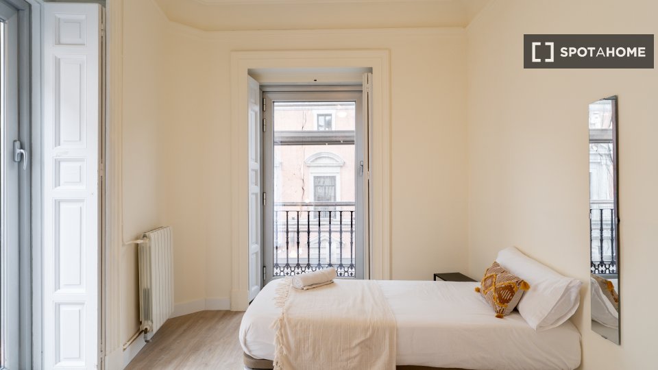 Double room Madrid, 9 beds — photo 15