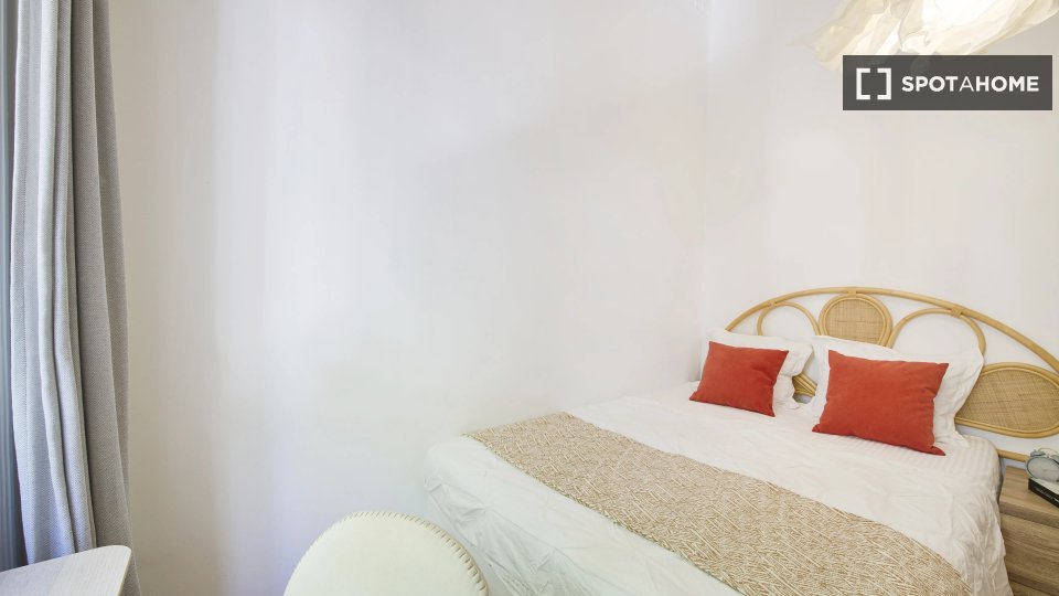 Double room Lisbon, 6 beds — photo 12