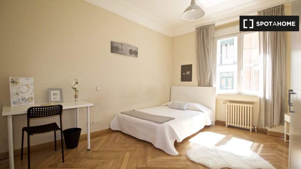 Double room Madrid, 6 beds, 140m² — photo 3