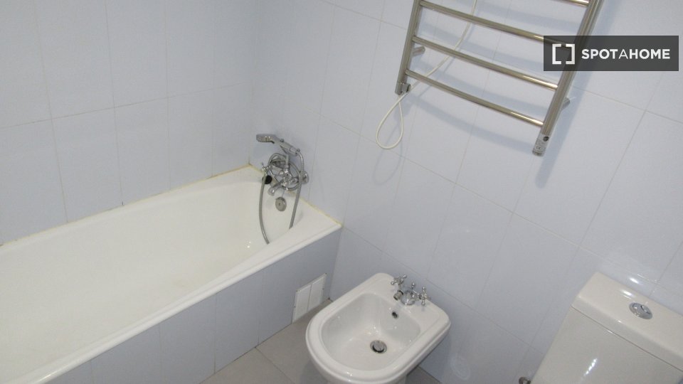 Double room Lisbon, 3 beds, 100m² — photo 15