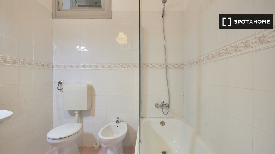 Double room Lisbon, 4 beds — photo 28