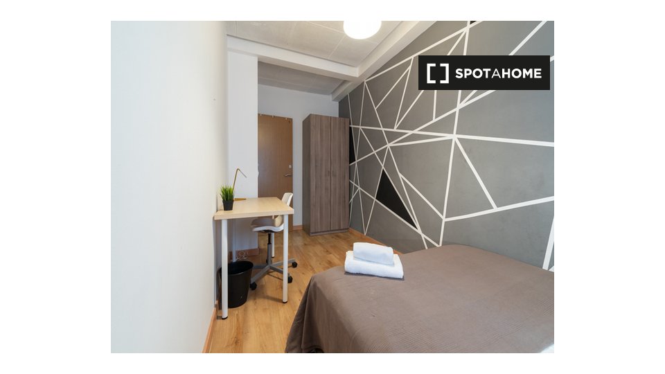 Double room Madrid, 7 beds, 140m² — photo 2