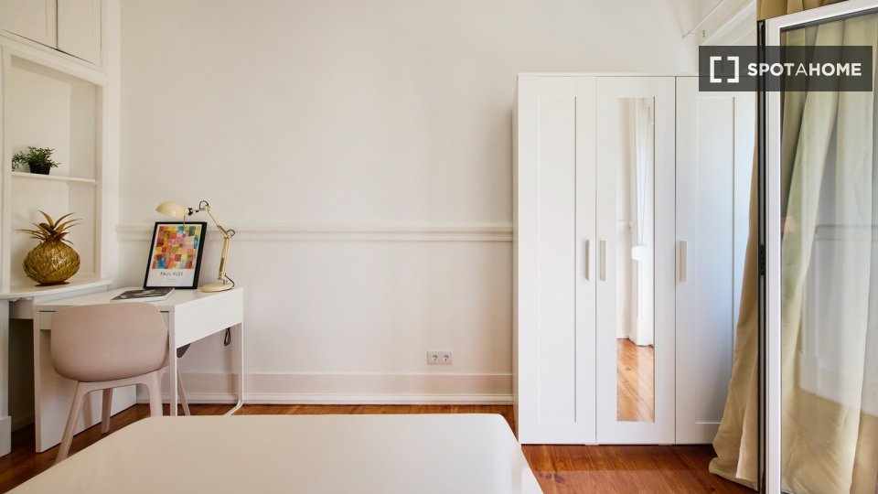 Double room Lisbon, 5 beds — photo 8