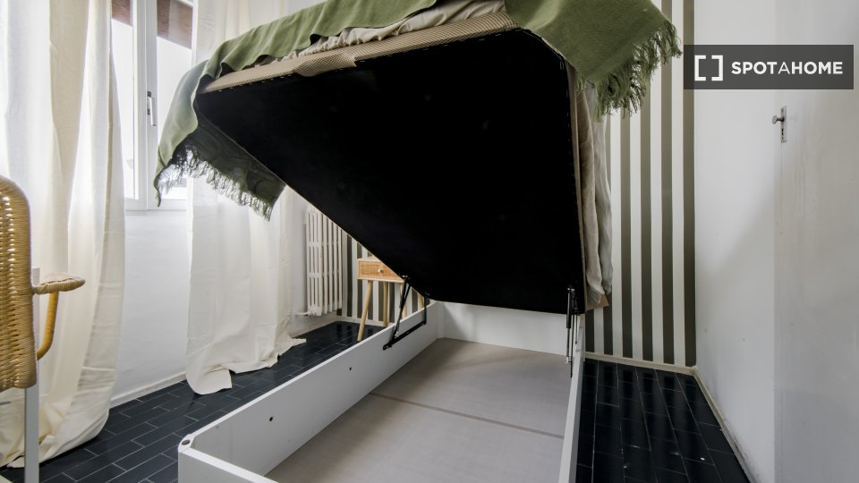 Double room Madrid, 8 beds, 150m² — photo 8