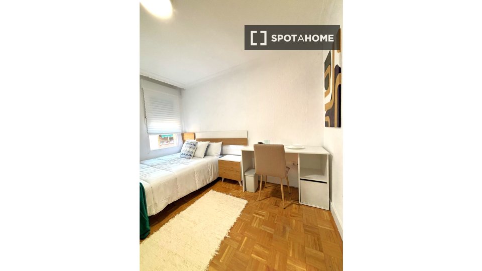 Double room Madrid, 7 beds, 160m² — photo 24