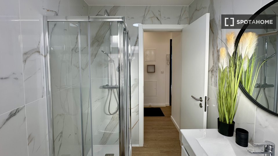 Double room Lisbon, 2 beds, 45m² — photo 10