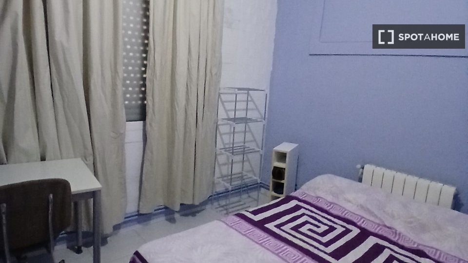 Double room Barcelona, 3 beds, 90m² — photo 2