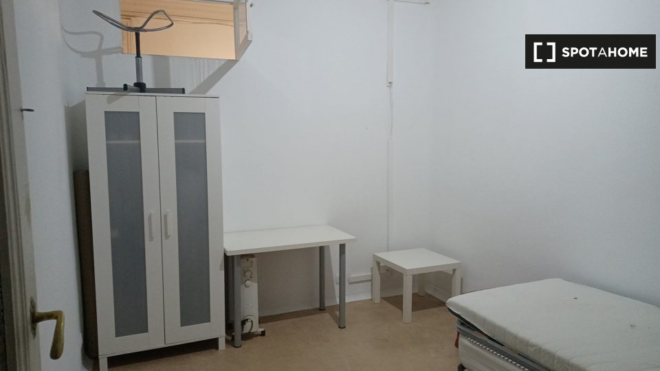 Double room Madrid, 9 beds — photo 9