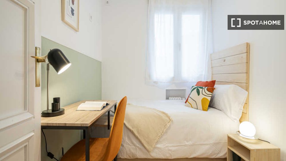 Double room Madrid, 5 beds — photo 52