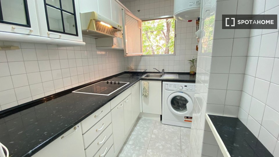 Double room Madrid, 3 beds — photo 28