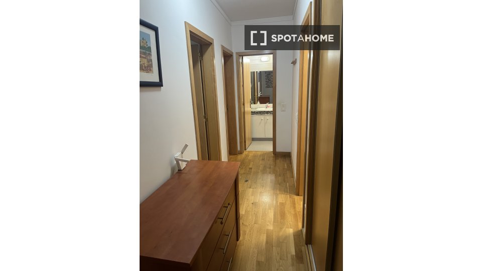 Double room Lisbon, 3 beds, 95m² — photo 12