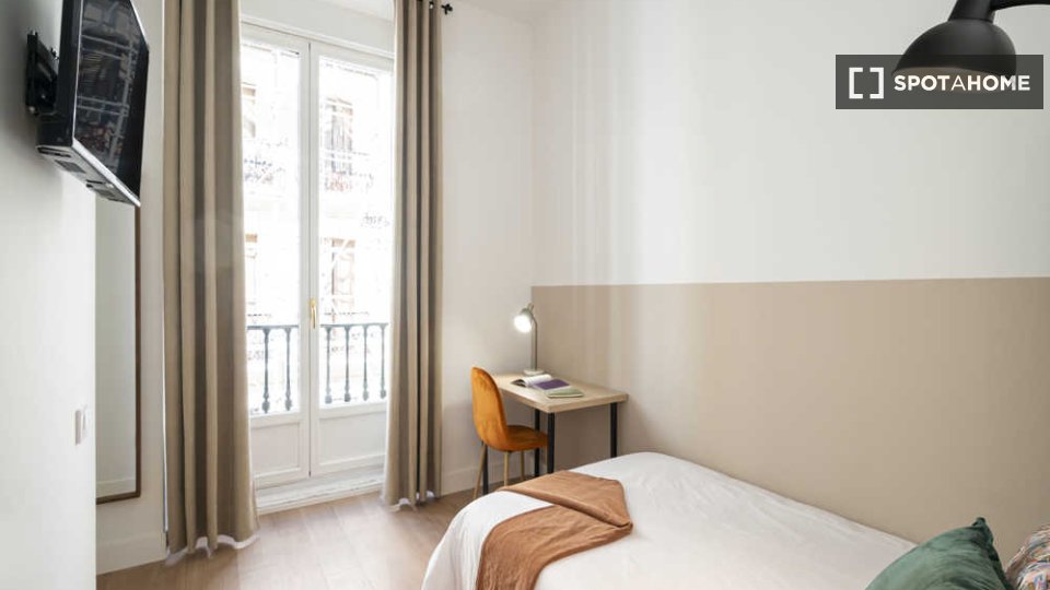 Double room Madrid, 16 beds — photo 34