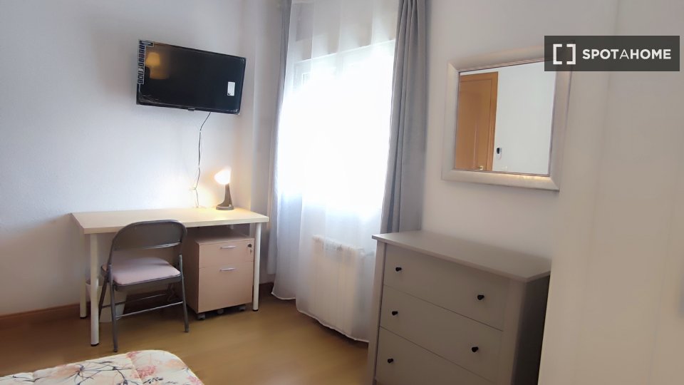 Double room Madrid, 5 beds, 110m² — photo 12