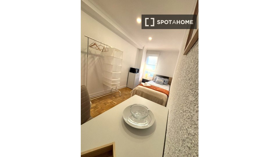 Double room Madrid, 8 beds, 170m² — photo 11