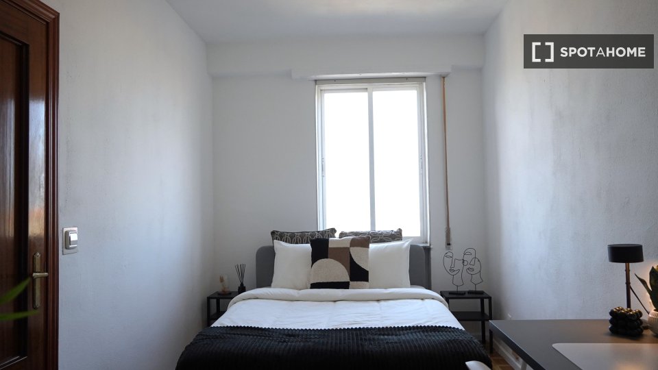 Double room Madrid, 4 beds — photo 12