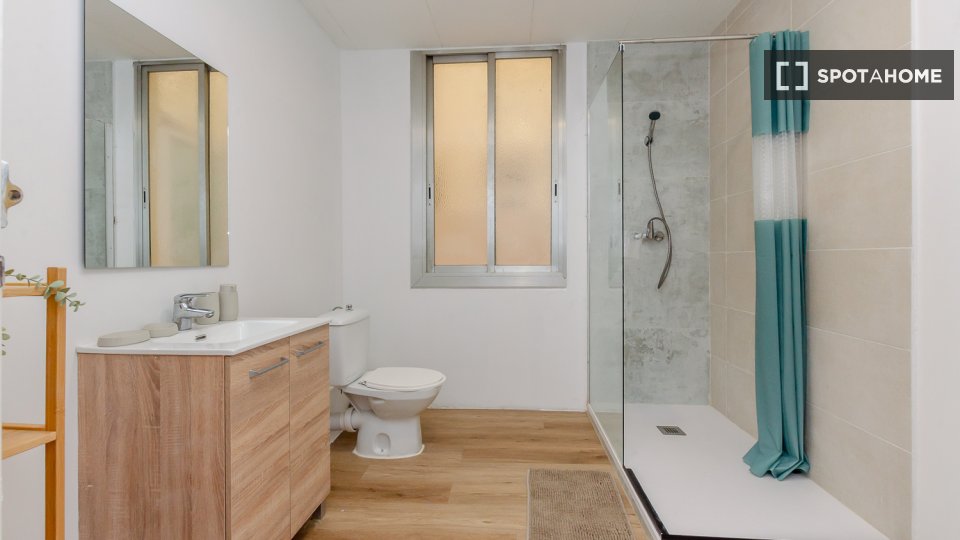 Double room Barcelona, 10 beds, 252m² — photo 10