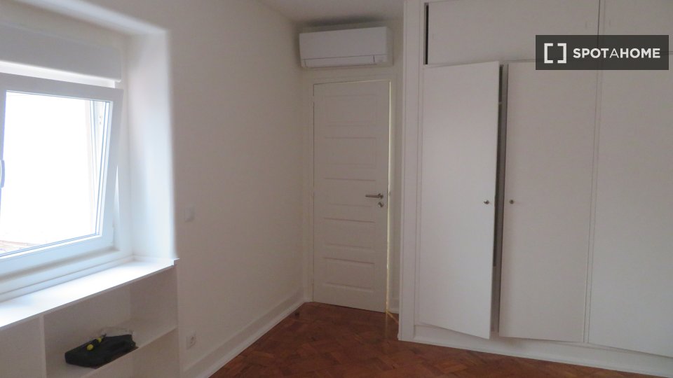 Double room Lisbon, 5 beds, 130m² — photo 4