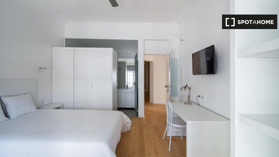 Double room Lisbon, 7 beds, 210m² — photo 2