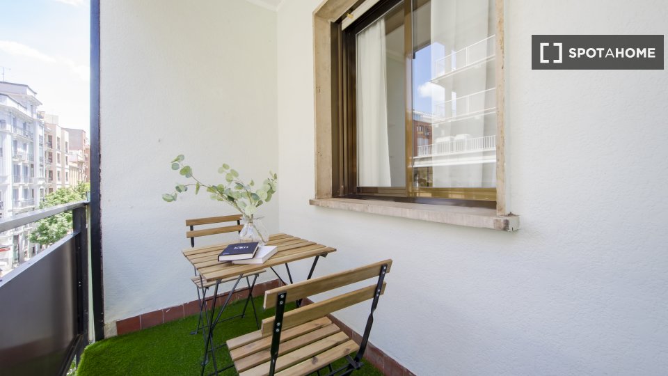 Double room Madrid, 7 beds, 135m² — photo 8