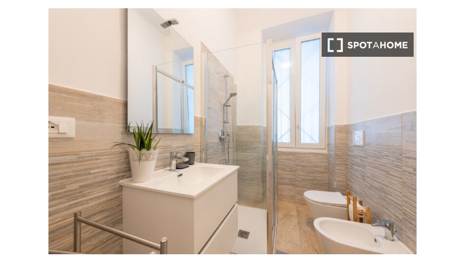 Double room Milan, 5 beds — photo 14