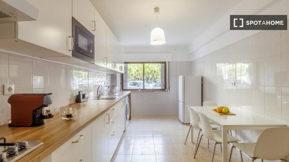 Apartment Lisbon, 3 beds, 130m² — photo 4