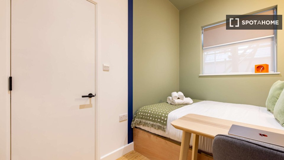Apartment London, 2 beds, 40m² — photo 19
