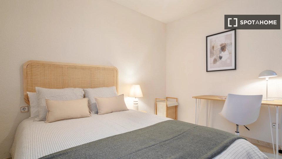 Double room Alicante, 6 beds — photo 1